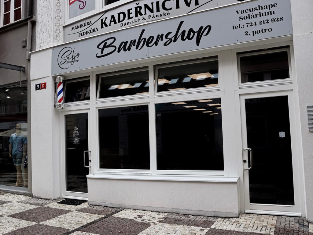 barber_entrance